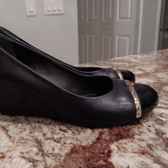 EUC 💥 TORY BURCH PACEY BLACK LEATHER WEDGE HEELS ~ SIZE 7.5 - Picture 4 of 6